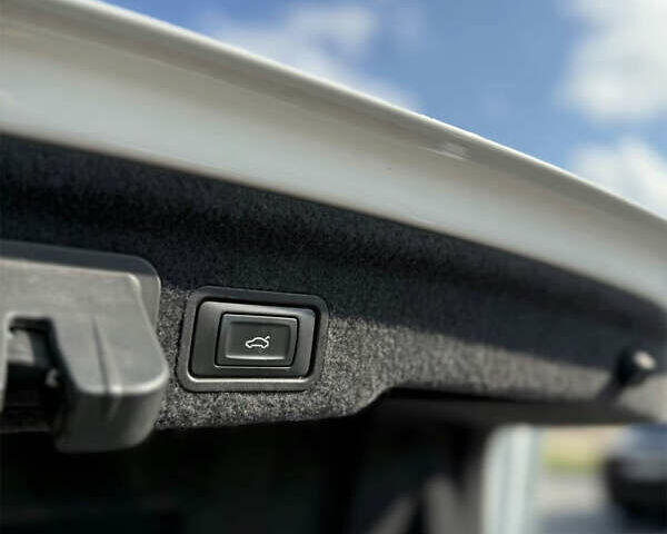 Белый Ауди А8, объемом двигателя 3 л и пробегом 143 тыс. км за 18300 $, фото 27 на Automoto.ua