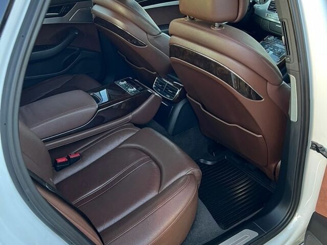 Білий Ауді A8, об'ємом двигуна 3 л та пробігом 146 тис. км за 17500 $, фото 46 на Automoto.ua