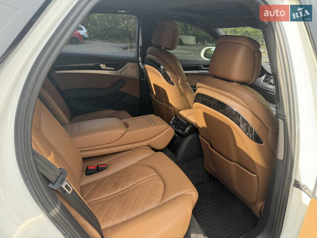 Белый Ауди А8, объемом двигателя 2.97 л и пробегом 178 тыс. км за 27900 $, фото 7 на Automoto.ua