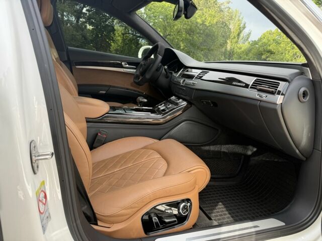 Белый Ауди А8, объемом двигателя 3 л и пробегом 178 тыс. км за 27900 $, фото 4 на Automoto.ua