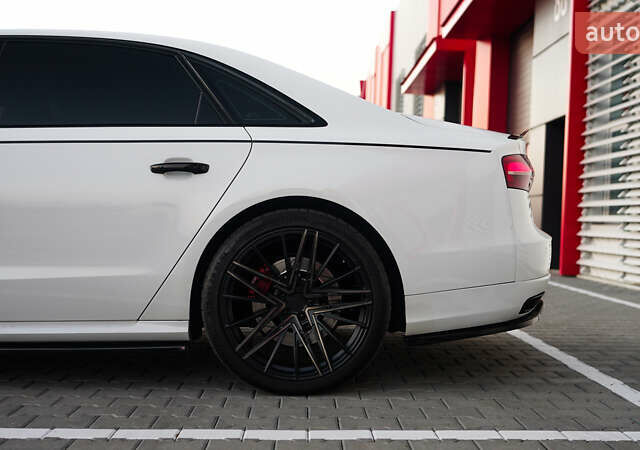 Белый Ауди А8, объемом двигателя 3.99 л и пробегом 172 тыс. км за 29000 $, фото 2 на Automoto.ua