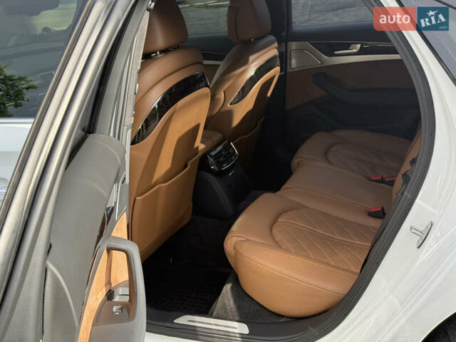 Белый Ауди А8, объемом двигателя 2.97 л и пробегом 178 тыс. км за 27900 $, фото 5 на Automoto.ua