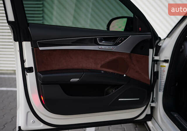 Белый Ауди А8, объемом двигателя 3.99 л и пробегом 172 тыс. км за 29000 $, фото 12 на Automoto.ua