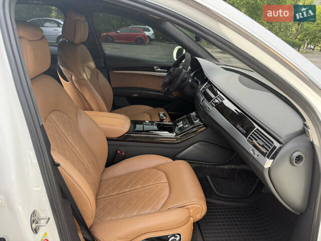 Белый Ауди А8, объемом двигателя 2.97 л и пробегом 178 тыс. км за 27900 $, фото 33 на Automoto.ua