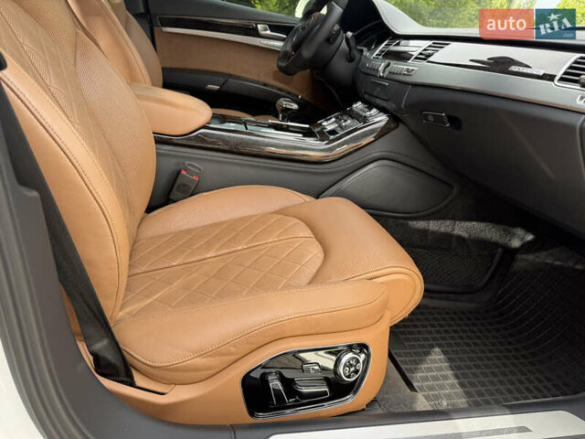 Белый Ауди А8, объемом двигателя 2.97 л и пробегом 178 тыс. км за 27900 $, фото 9 на Automoto.ua