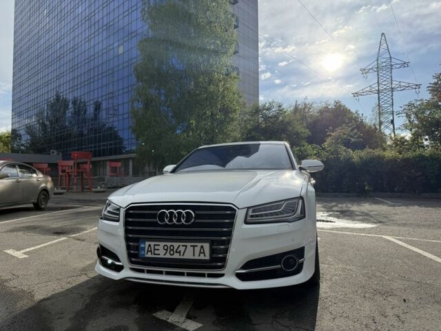 Белый Ауди А8, объемом двигателя 3 л и пробегом 178 тыс. км за 27900 $, фото 2 на Automoto.ua