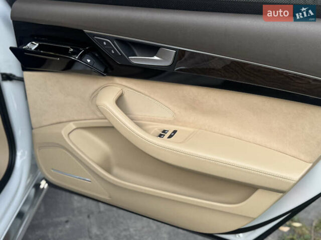 Белый Ауди А8, объемом двигателя 2.97 л и пробегом 153 тыс. км за 27500 $, фото 36 на Automoto.ua