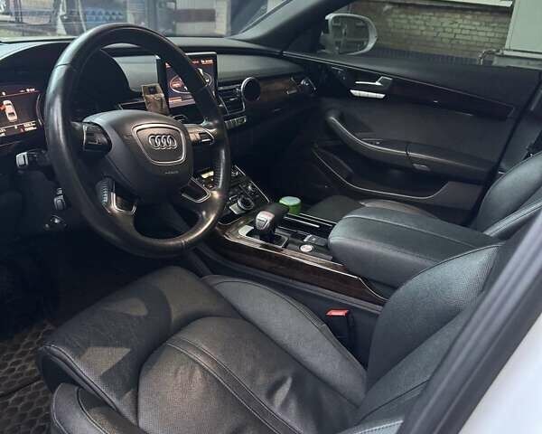 Белый Ауди А8, объемом двигателя 3 л и пробегом 190 тыс. км за 22000 $, фото 5 на Automoto.ua