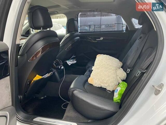 Белый Ауди А8, объемом двигателя 3 л и пробегом 216 тыс. км за 25900 $, фото 14 на Automoto.ua