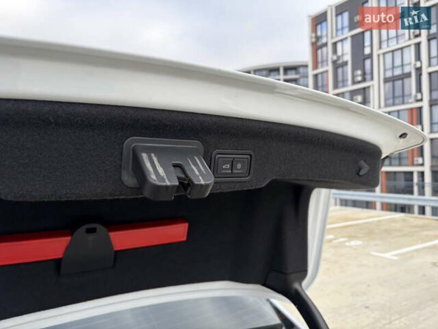 Білий Ауді A8, об'ємом двигуна 4.2 л та пробігом 269 тис. км за 25500 $, фото 44 на Automoto.ua