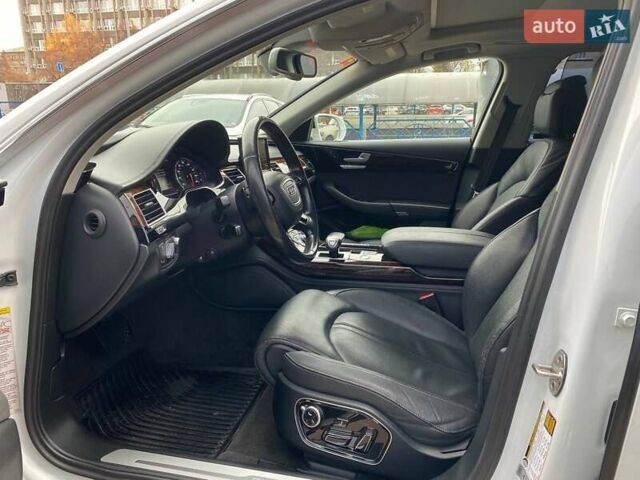 Белый Ауди А8, объемом двигателя 3 л и пробегом 216 тыс. км за 25900 $, фото 8 на Automoto.ua