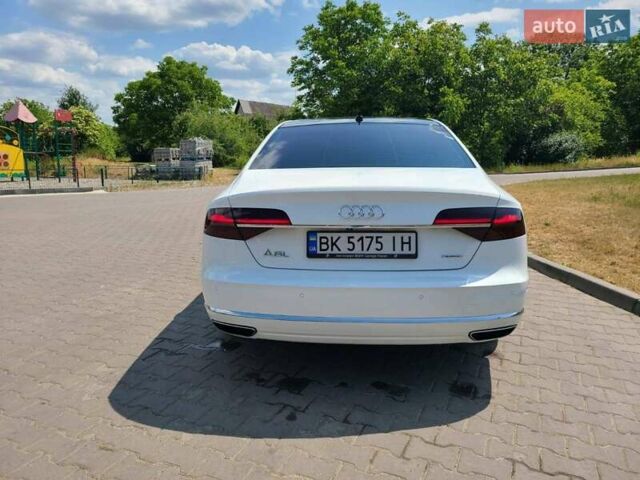 Белый Ауди А8, объемом двигателя 3 л и пробегом 192 тыс. км за 24000 $, фото 3 на Automoto.ua