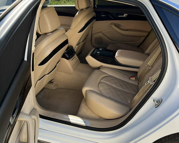 Білий Ауді A8, об'ємом двигуна 3 л та пробігом 129 тис. км за 25000 $, фото 24 на Automoto.ua