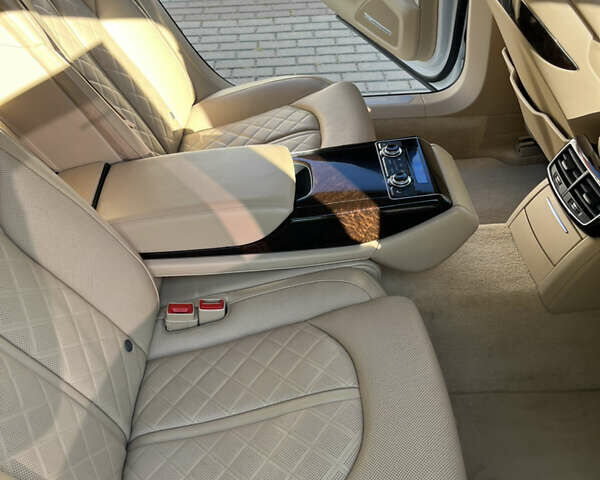 Білий Ауді A8, об'ємом двигуна 3 л та пробігом 129 тис. км за 25000 $, фото 27 на Automoto.ua