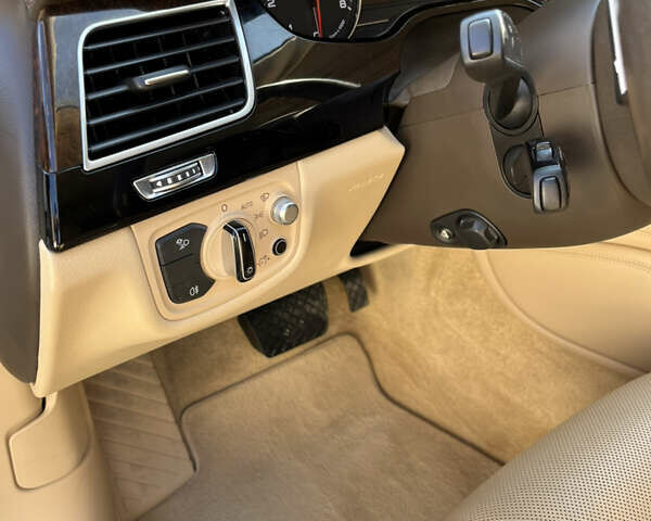 Білий Ауді A8, об'ємом двигуна 3 л та пробігом 129 тис. км за 25000 $, фото 20 на Automoto.ua