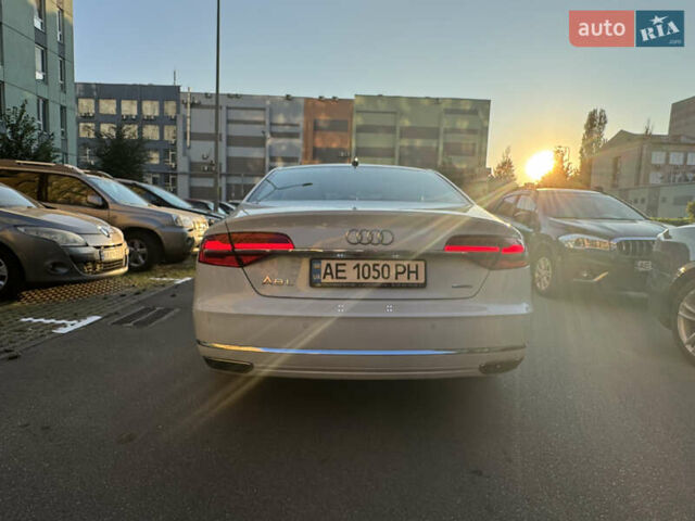 Білий Ауді A8, об'ємом двигуна 3 л та пробігом 196 тис. км за 25700 $, фото 3 на Automoto.ua