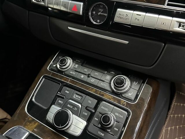 Білий Ауді A8, об'ємом двигуна 3 л та пробігом 173 тис. км за 30000 $, фото 7 на Automoto.ua