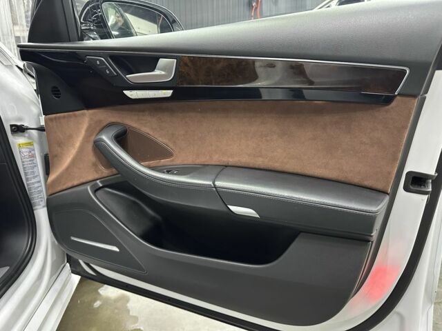 Білий Ауді A8, об'ємом двигуна 3 л та пробігом 173 тис. км за 30000 $, фото 6 на Automoto.ua