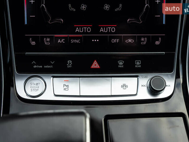 Белый Ауди А8, объемом двигателя 3 л и пробегом 165 тыс. км за 43500 $, фото 40 на Automoto.ua