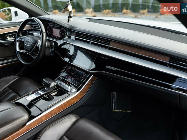 Белый Ауди А8, объемом двигателя 3 л и пробегом 165 тыс. км за 43500 $, фото 86 на Automoto.ua