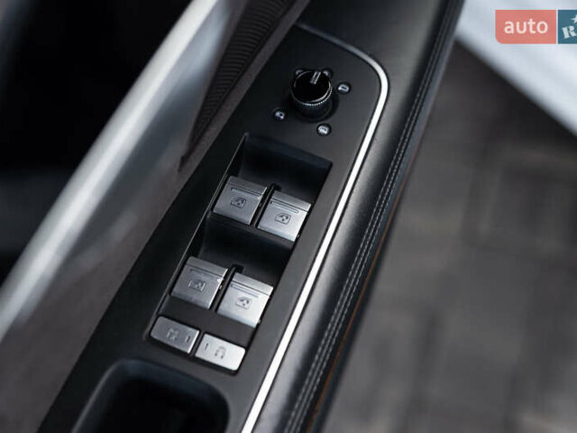 Белый Ауди А8, объемом двигателя 3 л и пробегом 165 тыс. км за 43500 $, фото 23 на Automoto.ua