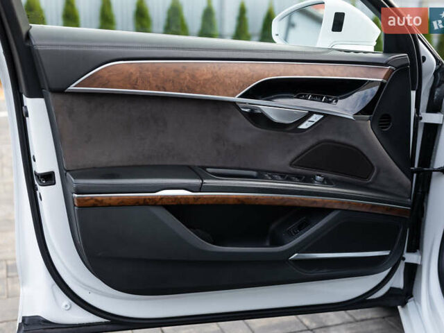 Белый Ауди А8, объемом двигателя 3 л и пробегом 165 тыс. км за 43500 $, фото 21 на Automoto.ua