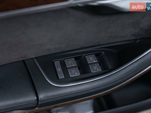 Белый Ауди А8, объемом двигателя 3 л и пробегом 165 тыс. км за 43500 $, фото 65 на Automoto.ua