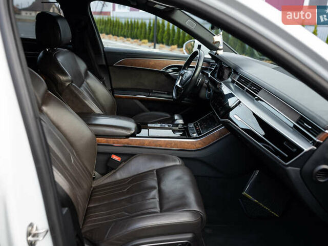 Белый Ауди А8, объемом двигателя 3 л и пробегом 165 тыс. км за 43500 $, фото 85 на Automoto.ua