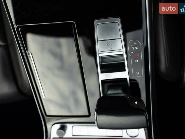 Белый Ауди А8, объемом двигателя 3 л и пробегом 165 тыс. км за 43500 $, фото 47 на Automoto.ua