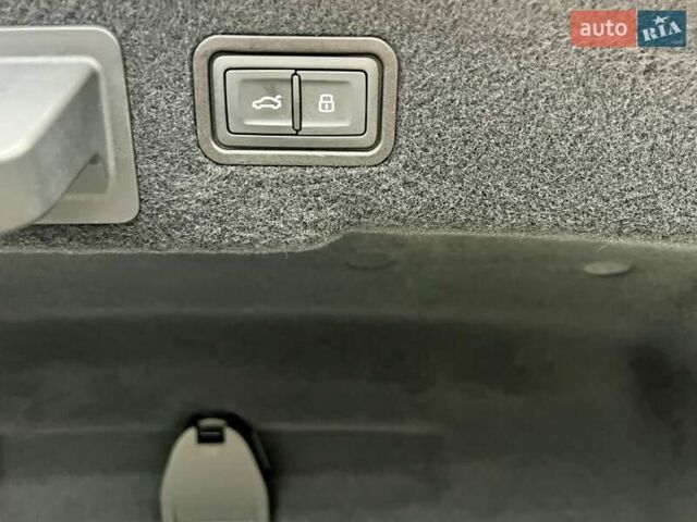 Белый Ауди А8, объемом двигателя 3 л и пробегом 45 тыс. км за 54900 $, фото 44 на Automoto.ua
