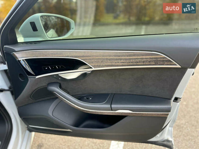 Белый Ауди А8, объемом двигателя 3 л и пробегом 53 тыс. км за 58000 $, фото 30 на Automoto.ua