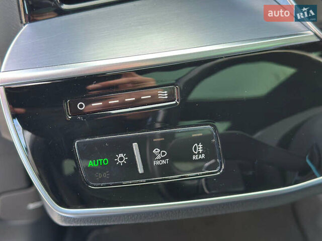 Белый Ауди А8, объемом двигателя 3 л и пробегом 53 тыс. км за 58000 $, фото 35 на Automoto.ua