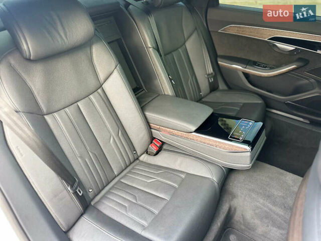 Белый Ауди А8, объемом двигателя 3 л и пробегом 53 тыс. км за 58000 $, фото 41 на Automoto.ua