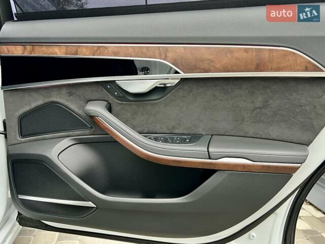 Белый Ауди А8, объемом двигателя 3 л и пробегом 45 тыс. км за 54900 $, фото 49 на Automoto.ua