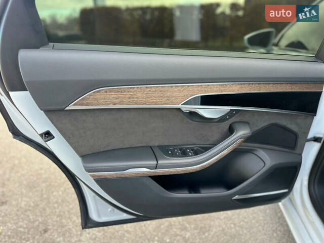 Белый Ауди А8, объемом двигателя 3 л и пробегом 53 тыс. км за 58000 $, фото 18 на Automoto.ua