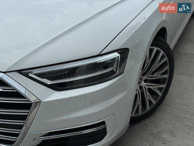Білий Ауді A8, об'ємом двигуна 3.99 л та пробігом 71 тис. км за 55999 $, фото 3 на Automoto.ua