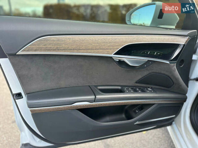 Белый Ауди А8, объемом двигателя 3 л и пробегом 53 тыс. км за 58000 $, фото 28 на Automoto.ua