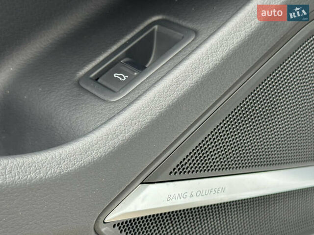 Белый Ауди А8, объемом двигателя 3 л и пробегом 92 тыс. км за 43000 $, фото 63 на Automoto.ua