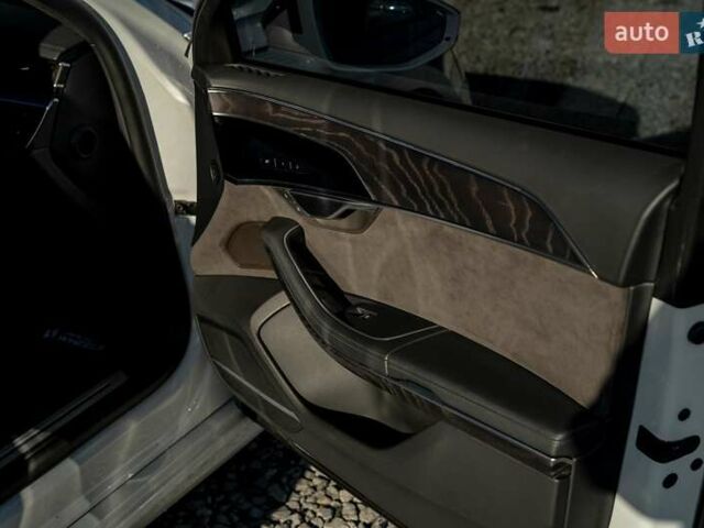 Белый Ауди А8, объемом двигателя 3 л и пробегом 93 тыс. км за 57500 $, фото 65 на Automoto.ua