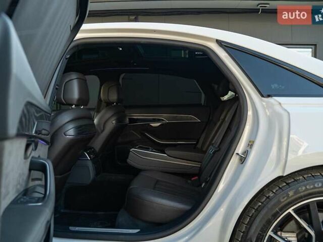 Белый Ауди А8, объемом двигателя 3 л и пробегом 93 тыс. км за 57500 $, фото 57 на Automoto.ua