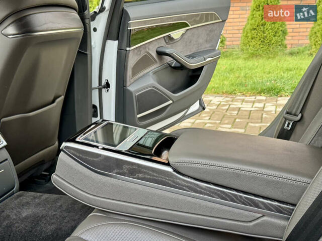 Белый Ауди А8, объемом двигателя 3 л и пробегом 92 тыс. км за 43000 $, фото 38 на Automoto.ua