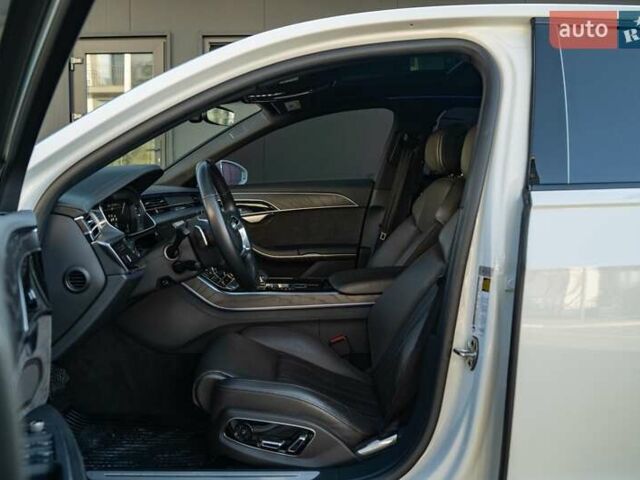 Белый Ауди А8, объемом двигателя 3 л и пробегом 93 тыс. км за 57500 $, фото 24 на Automoto.ua