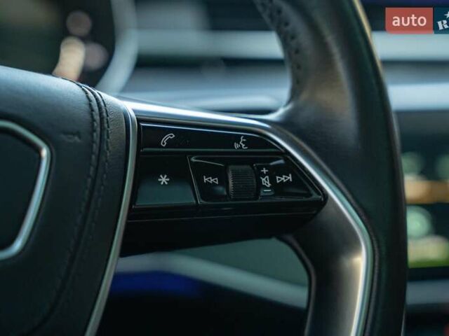 Белый Ауди А8, объемом двигателя 3 л и пробегом 93 тыс. км за 57500 $, фото 37 на Automoto.ua