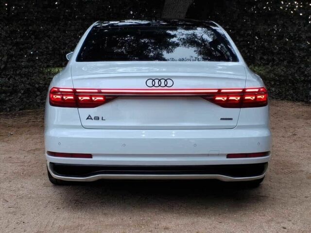 Белый Ауди А8, объемом двигателя 3 л и пробегом 19 тыс. км за 42500 $, фото 4 на Automoto.ua
