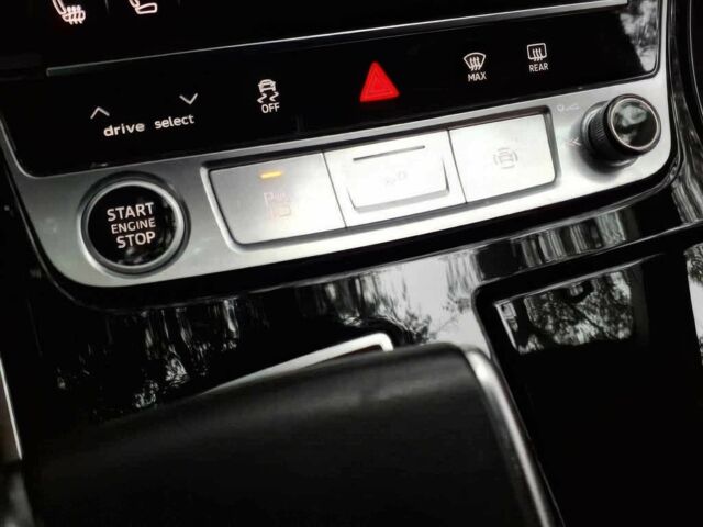 Белый Ауди А8, объемом двигателя 3 л и пробегом 19 тыс. км за 42500 $, фото 15 на Automoto.ua