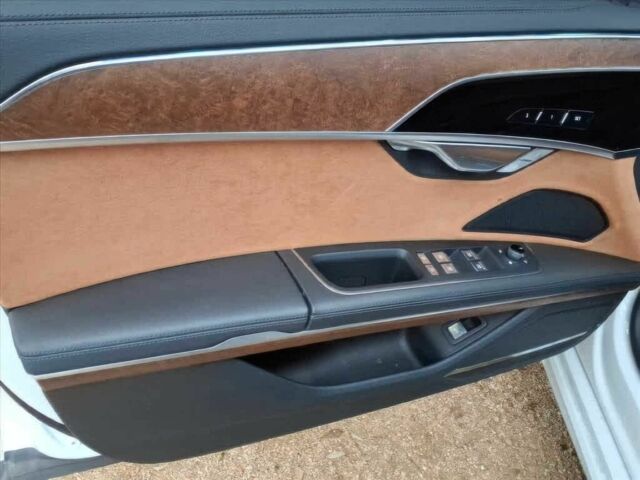 Белый Ауди А8, объемом двигателя 3 л и пробегом 19 тыс. км за 42500 $, фото 18 на Automoto.ua