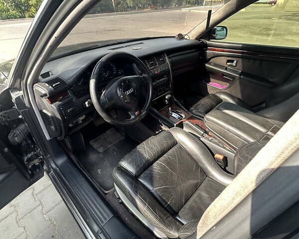 Черный Ауди А8, объемом двигателя 0 л и пробегом 370 тыс. км за 5700 $, фото 8 на Automoto.ua