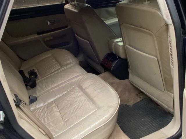 Черный Ауди А8, объемом двигателя 2.5 л и пробегом 329 тыс. км за 5500 $, фото 3 на Automoto.ua