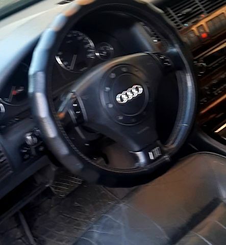 Черный Ауди А8, объемом двигателя 37 л и пробегом 0 тыс. км за 3700 $, фото 5 на Automoto.ua
