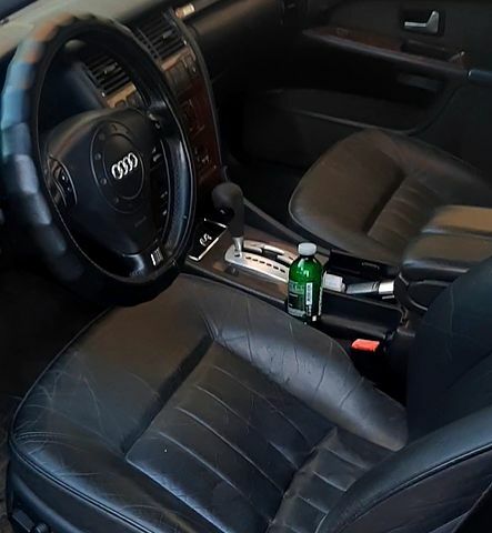 Черный Ауди А8, объемом двигателя 37 л и пробегом 0 тыс. км за 3700 $, фото 2 на Automoto.ua